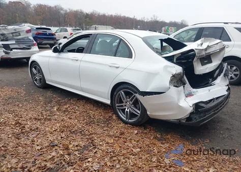 2017 Mercedes-Benz E 300 4Matic z USA, uszkodzony, nr VIN WDDZF4KB5HA088342